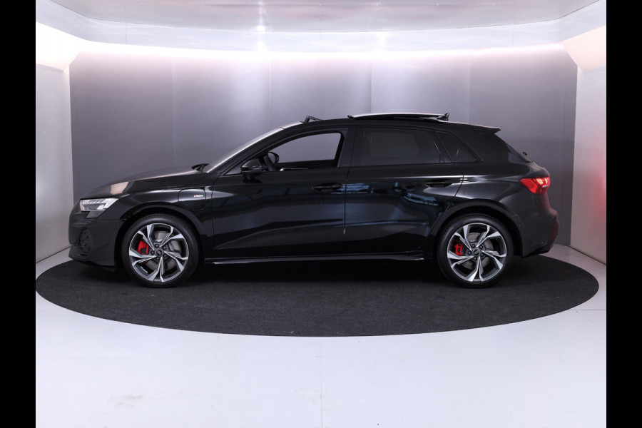 Audi A3 Sportback 45 TFSI e S edition Competition 272 pk S-tronic| Navigatie | Panoramadak | Parkeersensoren (Park assist) | Achteruitrijcamera | Adaptieve cruise control | Matrix LED koplampen |