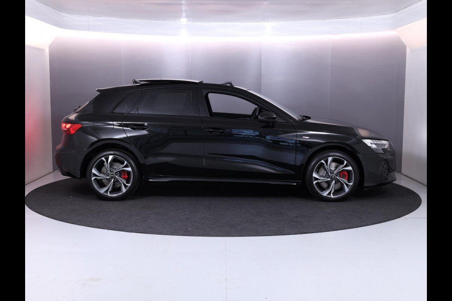 Audi A3 Sportback 45 TFSI e S edition Competition 272 pk S-tronic| Navigatie | Panoramadak | Parkeersensoren (Park assist) | Achteruitrijcamera | Adaptieve cruise control | Matrix LED koplampen |