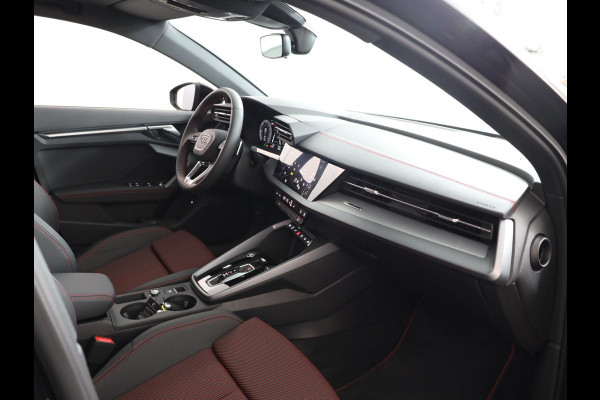 Audi A3 Sportback 45 TFSI e S edition Competition 272 pk S-tronic| Navigatie | Panoramadak | Parkeersensoren (Park assist) | Achteruitrijcamera | Adaptieve cruise control | Matrix LED koplampen |
