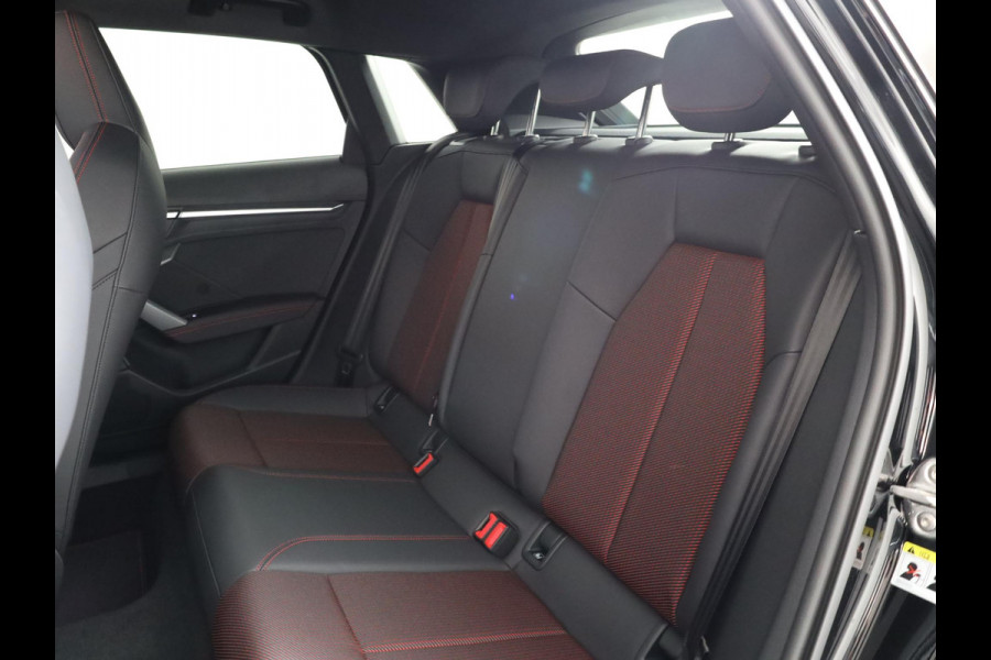 Audi A3 Sportback 45 TFSI e S edition Competition 272 pk S-tronic| Navigatie | Panoramadak | Parkeersensoren (Park assist) | Achteruitrijcamera | Adaptieve cruise control | Matrix LED koplampen |