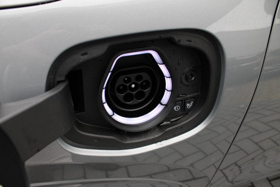 Ford Kuga 2.5 PHEV ST-Line X 243pk | Ford Voorraad | Driver Assistance pack | Wegklapbare Trekhaak | Winterpack | Panorama dak | 19 inch velgen | Technology Pack | Solar Silver |
