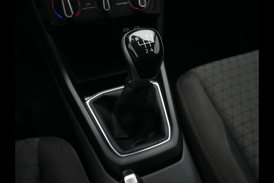 Volkswagen T-Cross 1.0 TSI 95pk Life Navigatie Pdc Trekhaak Acc 62
