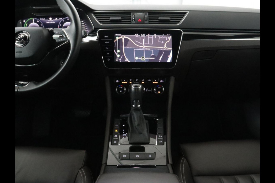 Škoda Superb 1.4 TSI iV Laurin & Klement | Leder | Trekhaak | Adaptive cruise | Stoelverwarming | Canton Sound | Virtual Cockpit | Navigatie | Memory | Achterbankverwarming | Full LED | Keyless | Carplay | PHEV