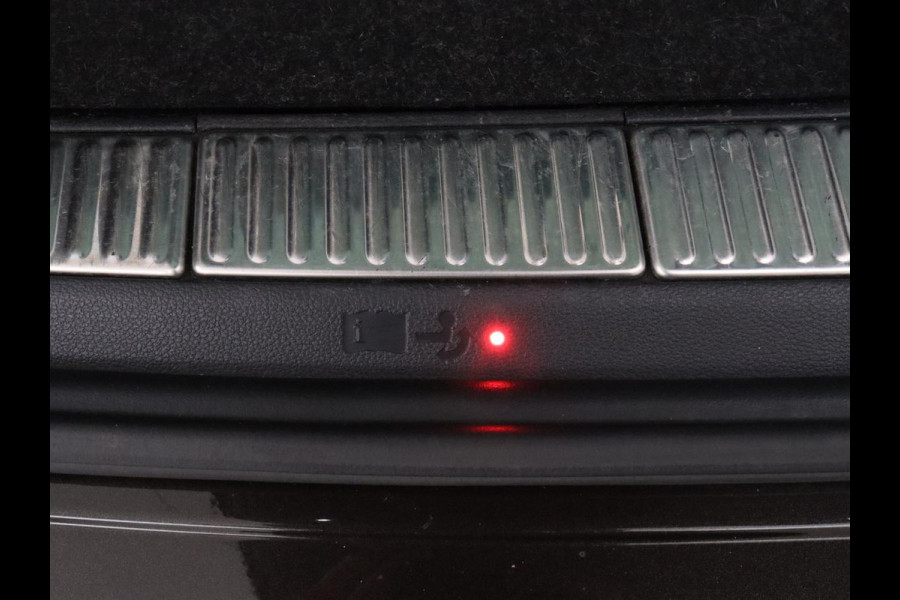 Škoda Superb 1.4 TSI iV Laurin & Klement | Leder | Trekhaak | Adaptive cruise | Stoelverwarming | Canton Sound | Virtual Cockpit | Navigatie | Memory | Achterbankverwarming | Full LED | Keyless | Carplay | PHEV