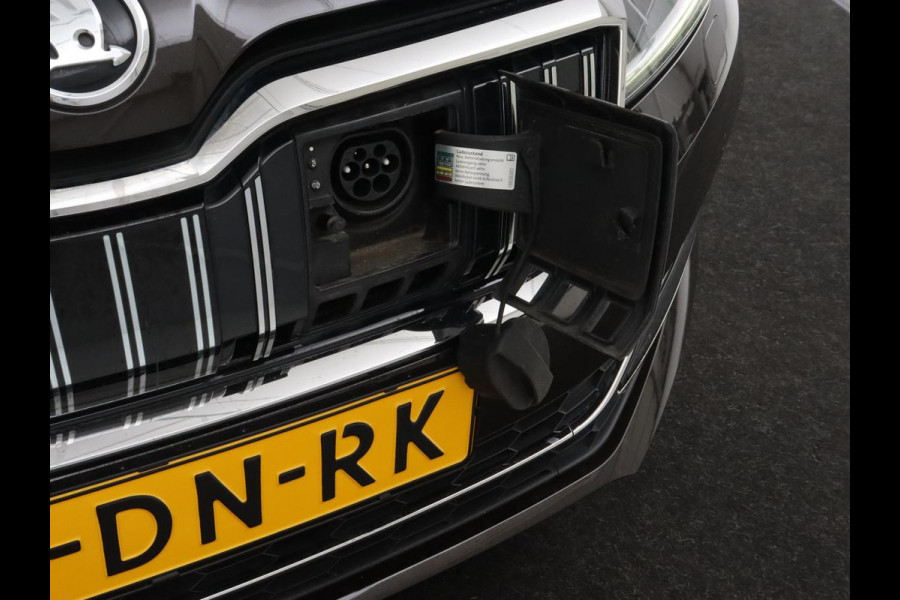 Škoda Superb 1.4 TSI iV Laurin & Klement | Leder | Trekhaak | Adaptive cruise | Stoelverwarming | Canton Sound | Virtual Cockpit | Navigatie | Memory | Achterbankverwarming | Full LED | Keyless | Carplay | PHEV