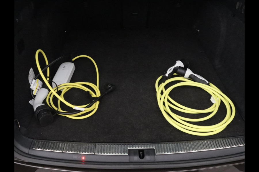 Škoda Superb 1.4 TSI iV Laurin & Klement | Leder | Trekhaak | Adaptive cruise | Stoelverwarming | Canton Sound | Virtual Cockpit | Navigatie | Memory | Achterbankverwarming | Full LED | Keyless | Carplay | PHEV