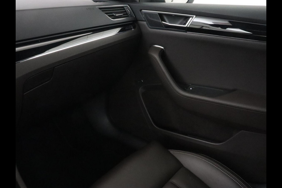 Škoda Superb 1.4 TSI iV Laurin & Klement | Leder | Trekhaak | Adaptive cruise | Stoelverwarming | Canton Sound | Virtual Cockpit | Navigatie | Memory | Achterbankverwarming | Full LED | Keyless | Carplay | PHEV