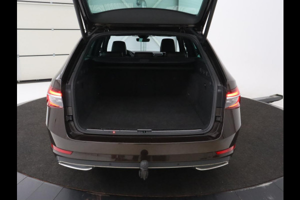 Škoda Superb 1.4 TSI iV Laurin & Klement | Leder | Trekhaak | Adaptive cruise | Stoelverwarming | Canton Sound | Virtual Cockpit | Navigatie | Memory | Achterbankverwarming | Full LED | Keyless | Carplay | PHEV