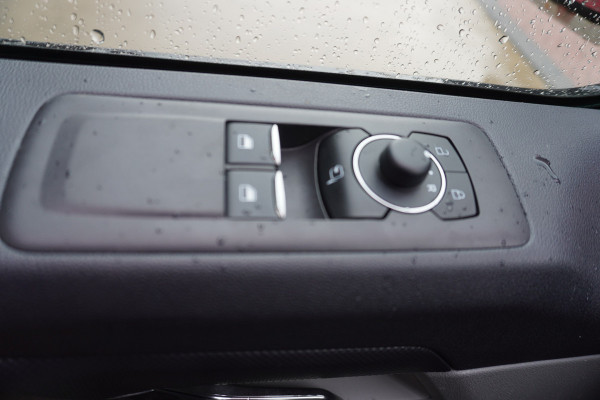 Ford Transit Custom 320 2.0 TDCI 136PK L2H1 Limited ACTIEPRIJS OP=OP Airco | Adap cruise | Navi | Blis
