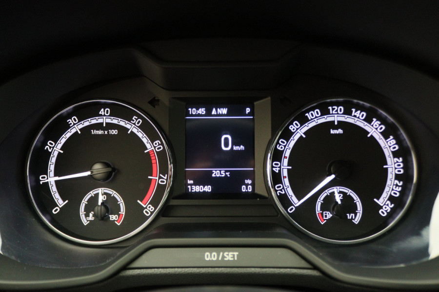 Škoda Octavia Combi 1.5 TSI Greentech Sport Business Automaat Apple Carplay, Sportstoelen, Camera, Climate, Trekhaak, 18"