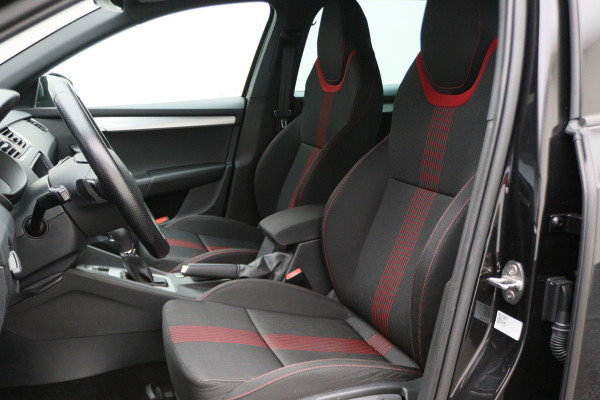 Škoda Octavia Combi 1.5 TSI Greentech Sport Business Automaat Apple Carplay, Sportstoelen, Camera, Climate, Trekhaak, 18"
