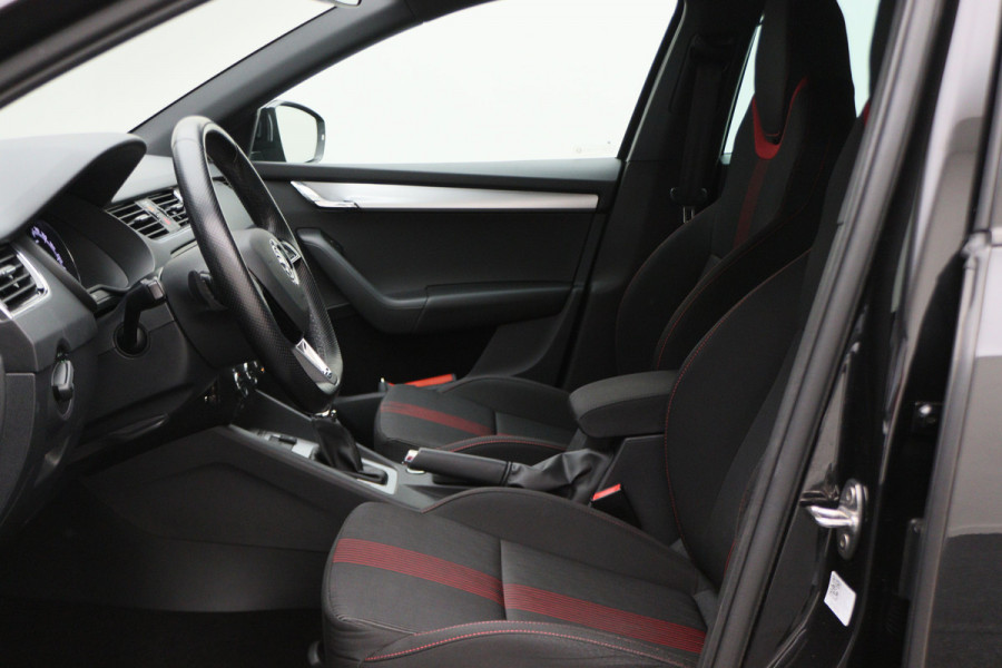 Škoda Octavia Combi 1.5 TSI Greentech Sport Business Automaat Apple Carplay, Sportstoelen, Camera, Climate, Trekhaak, 18"