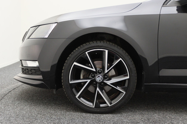 Škoda Octavia Combi 1.5 TSI Greentech Sport Business Automaat Apple Carplay, Sportstoelen, Camera, Climate, Trekhaak, 18"