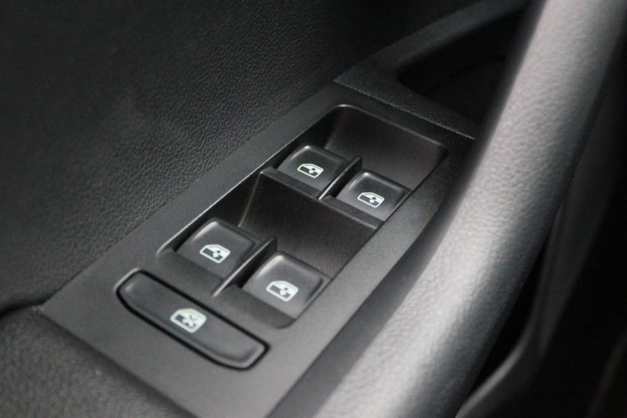 Škoda Octavia Combi 1.5 TSI Greentech Sport Business Automaat Apple Carplay, Sportstoelen, Camera, Climate, Trekhaak, 18"