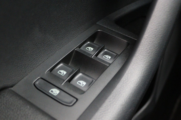 Škoda Octavia Combi 1.5 TSI Greentech Sport Business Automaat Apple Carplay, Sportstoelen, Camera, Climate, Trekhaak, 18"