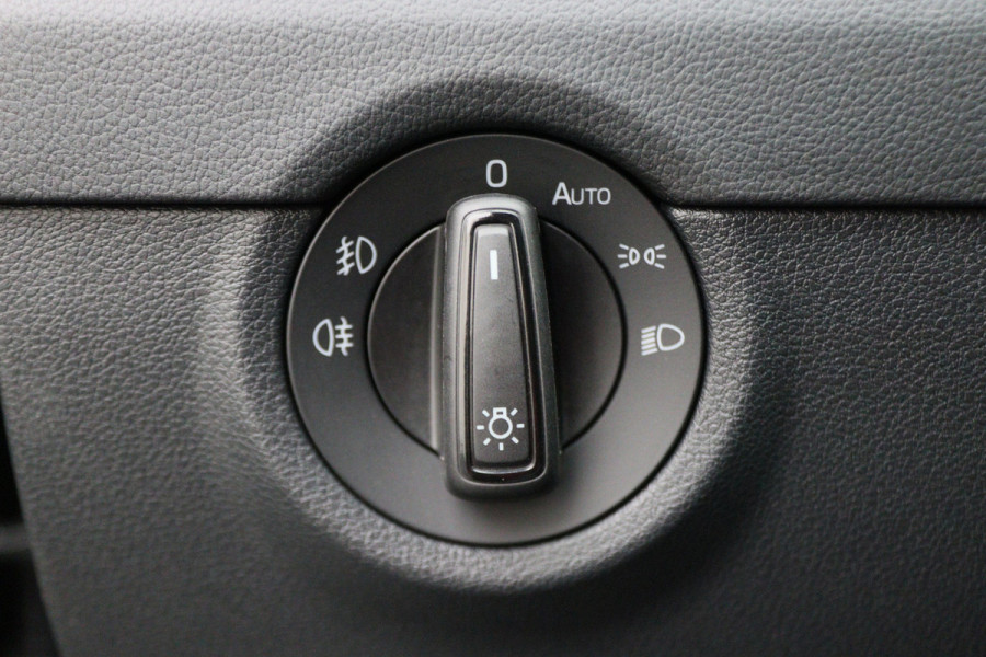 Škoda Octavia Combi 1.5 TSI Greentech Sport Business Automaat Apple Carplay, Sportstoelen, Camera, Climate, Trekhaak, 18"