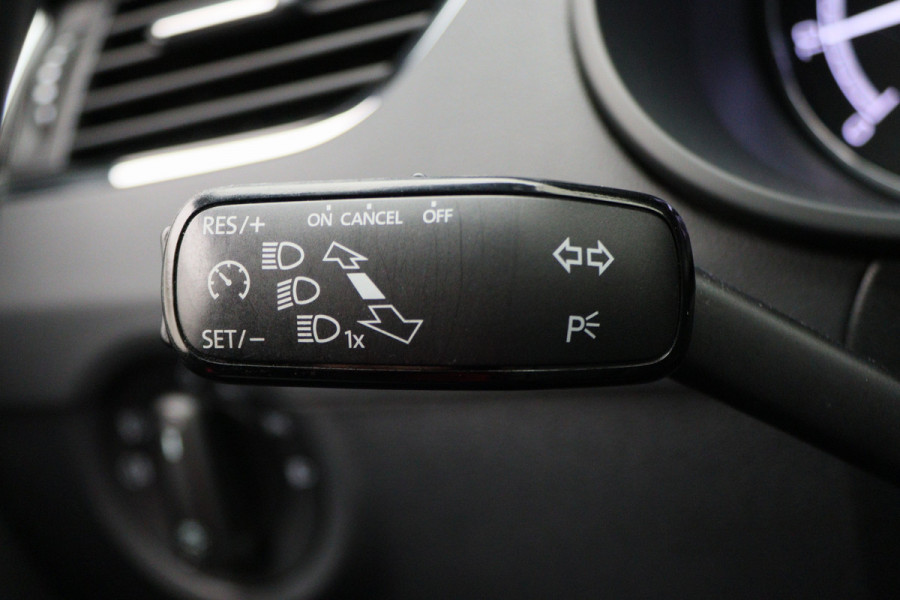 Škoda Octavia Combi 1.5 TSI Greentech Sport Business Automaat Apple Carplay, Sportstoelen, Camera, Climate, Trekhaak, 18"