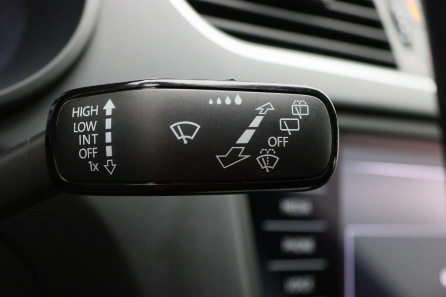Škoda Octavia Combi 1.5 TSI Greentech Sport Business Automaat Apple Carplay, Sportstoelen, Camera, Climate, Trekhaak, 18"