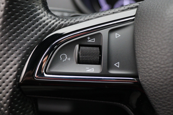Škoda Octavia Combi 1.5 TSI Greentech Sport Business Automaat Apple Carplay, Sportstoelen, Camera, Climate, Trekhaak, 18"
