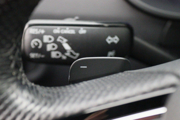 Škoda Octavia Combi 1.5 TSI Greentech Sport Business Automaat Apple Carplay, Sportstoelen, Camera, Climate, Trekhaak, 18"