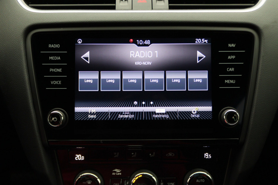 Škoda Octavia Combi 1.5 TSI Greentech Sport Business Automaat Apple Carplay, Sportstoelen, Camera, Climate, Trekhaak, 18"