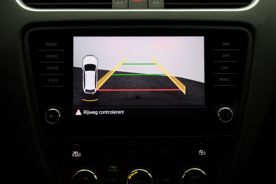 Škoda Octavia Combi 1.5 TSI Greentech Sport Business Automaat Apple Carplay, Sportstoelen, Camera, Climate, Trekhaak, 18"