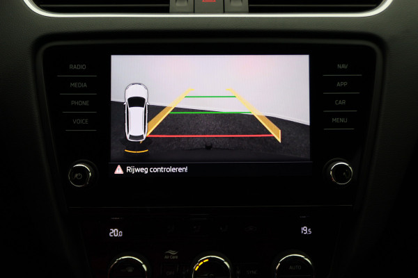 Škoda Octavia Combi 1.5 TSI Greentech Sport Business Automaat Apple Carplay, Sportstoelen, Camera, Climate, Trekhaak, 18"