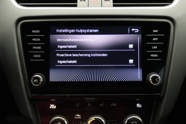 Škoda Octavia Combi 1.5 TSI Greentech Sport Business Automaat Apple Carplay, Sportstoelen, Camera, Climate, Trekhaak, 18"