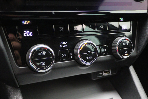 Škoda Octavia Combi 1.5 TSI Greentech Sport Business Automaat Apple Carplay, Sportstoelen, Camera, Climate, Trekhaak, 18"