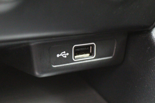 Škoda Octavia Combi 1.5 TSI Greentech Sport Business Automaat Apple Carplay, Sportstoelen, Camera, Climate, Trekhaak, 18"