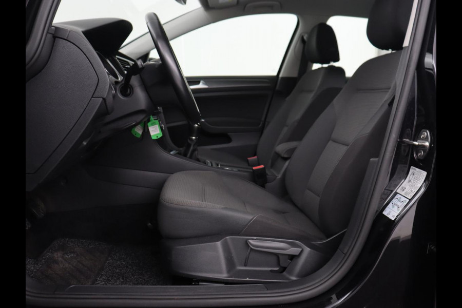 Volkswagen Golf 1.0 TSI Comfortline | Navigatie | Apple Carplay | Parkeerhulp |