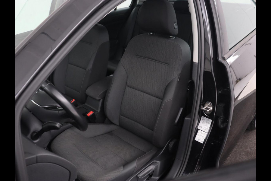 Volkswagen Golf 1.0 TSI Comfortline | Navigatie | Apple Carplay | Parkeerhulp |