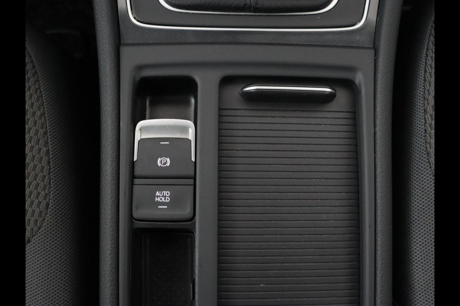 Volkswagen Golf 1.0 TSI Comfortline | Navigatie | Apple Carplay | Parkeerhulp |