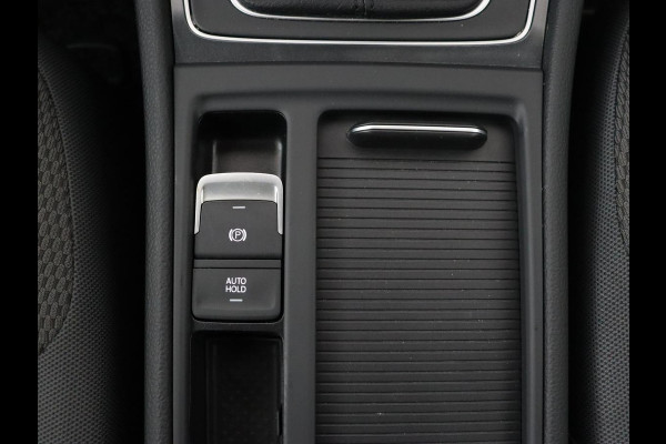 Volkswagen Golf 1.0 TSI Comfortline | Navigatie | Apple Carplay | Parkeerhulp |