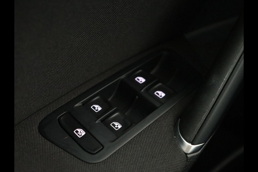 Volkswagen Golf 1.0 TSI Comfortline | Navigatie | Apple Carplay | Parkeerhulp |