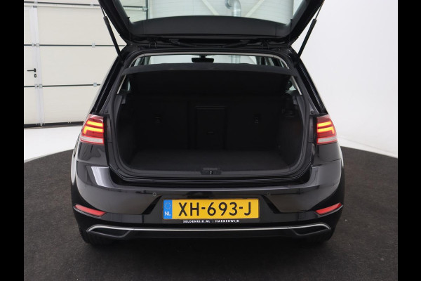 Volkswagen Golf 1.0 TSI Comfortline | Navigatie | Apple Carplay | Parkeerhulp |
