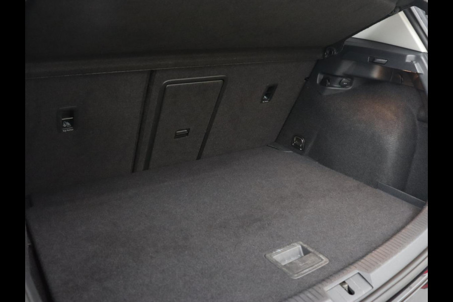 Volkswagen Golf 1.0 TSI Comfortline | Navigatie | Apple Carplay | Parkeerhulp |