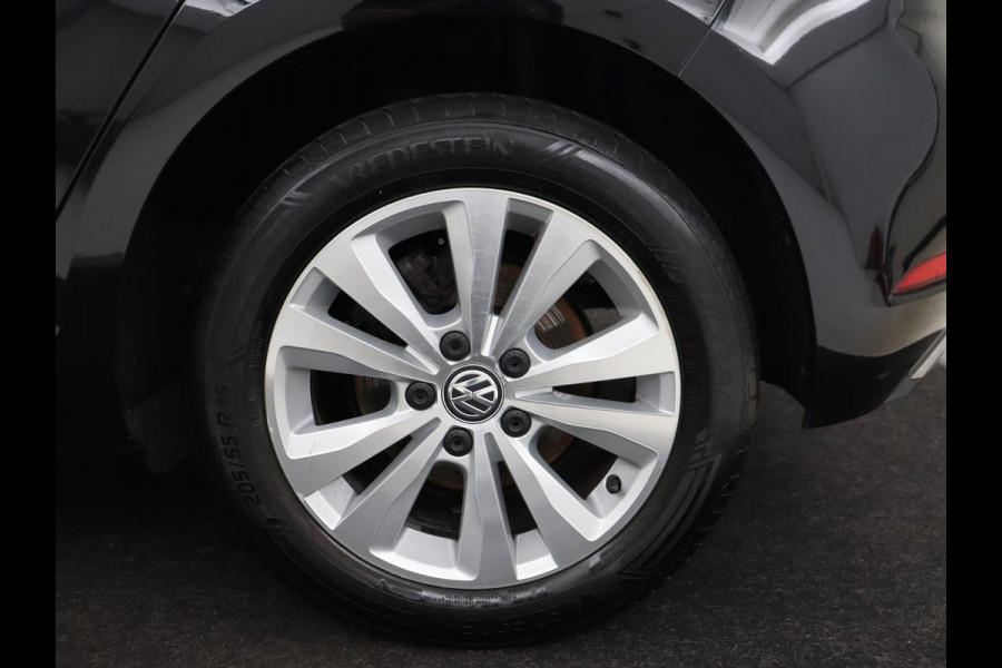 Volkswagen Golf 1.0 TSI Comfortline | Navigatie | Apple Carplay | Parkeerhulp |