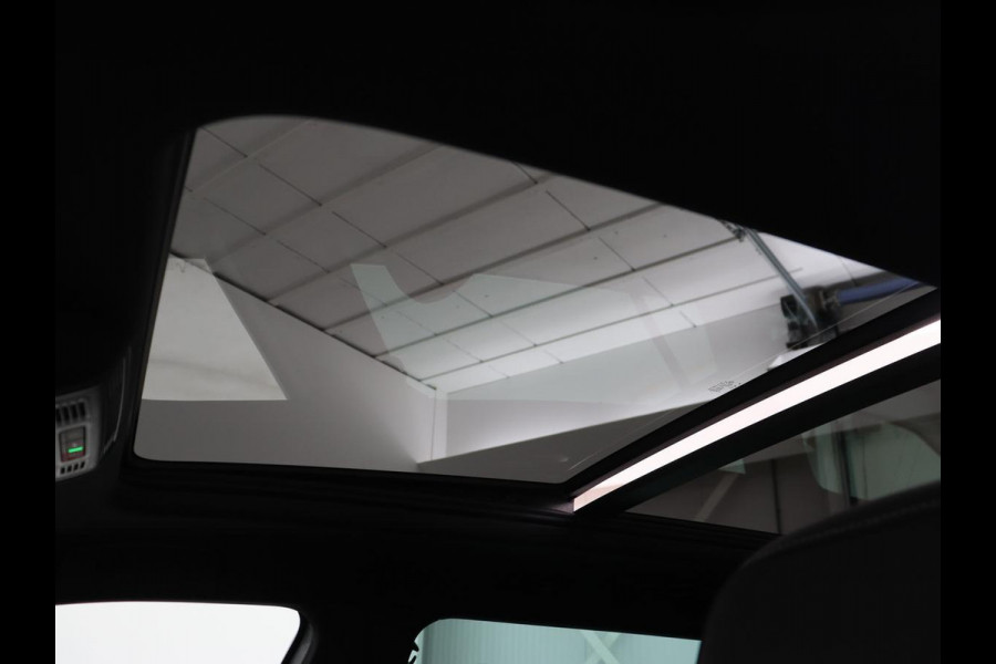 Volkswagen Passat 1.5 TSI Elegance Business R | Panoramadak | Stoelverwarming | Virtual Cockpit | Leder/Alcantara | Camera | Matrix LED | Carplay | Navigatie