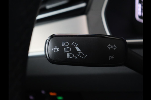 Volkswagen Passat 1.5 TSI Elegance Business R | Panoramadak | Stoelverwarming | Virtual Cockpit | Leder/Alcantara | Camera | Matrix LED | Carplay | Navigatie