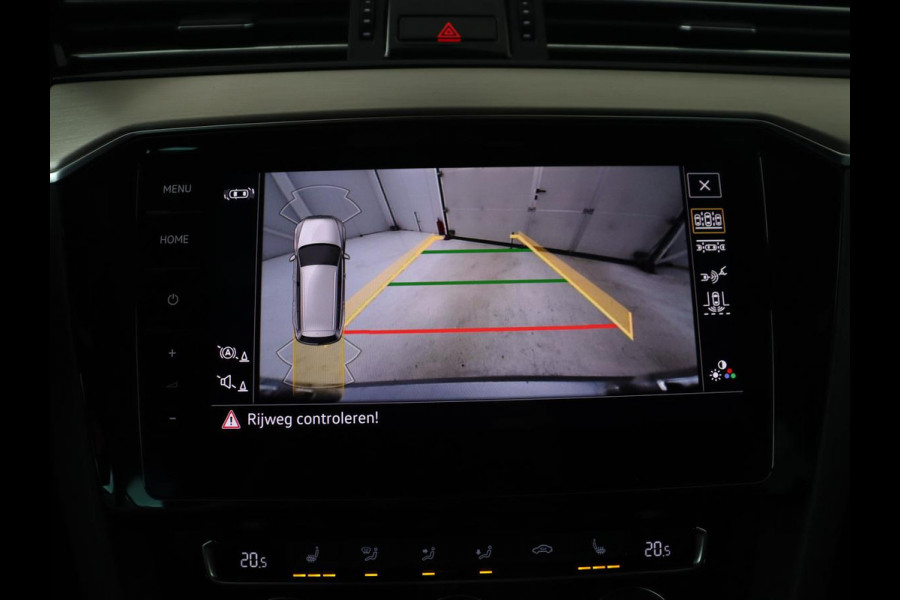 Volkswagen Passat 1.5 TSI Elegance Business R | Panoramadak | Stoelverwarming | Virtual Cockpit | Leder/Alcantara | Camera | Matrix LED | Carplay | Navigatie