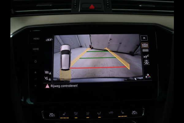 Volkswagen Passat 1.5 TSI Elegance Business R | Panoramadak | Stoelverwarming | Virtual Cockpit | Leder/Alcantara | Camera | Matrix LED | Carplay | Navigatie