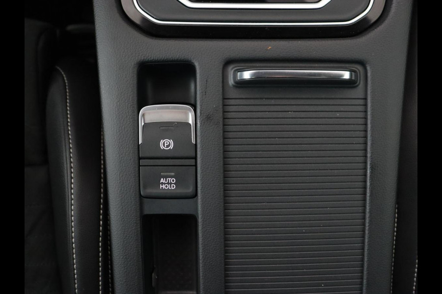 Volkswagen Passat 1.5 TSI Elegance Business R | Panoramadak | Stoelverwarming | Virtual Cockpit | Leder/Alcantara | Camera | Matrix LED | Carplay | Navigatie