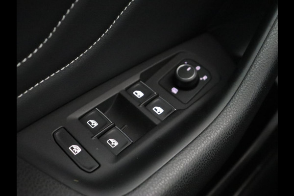 Volkswagen Passat 1.5 TSI Elegance Business R | Panoramadak | Stoelverwarming | Virtual Cockpit | Leder/Alcantara | Camera | Matrix LED | Carplay | Navigatie