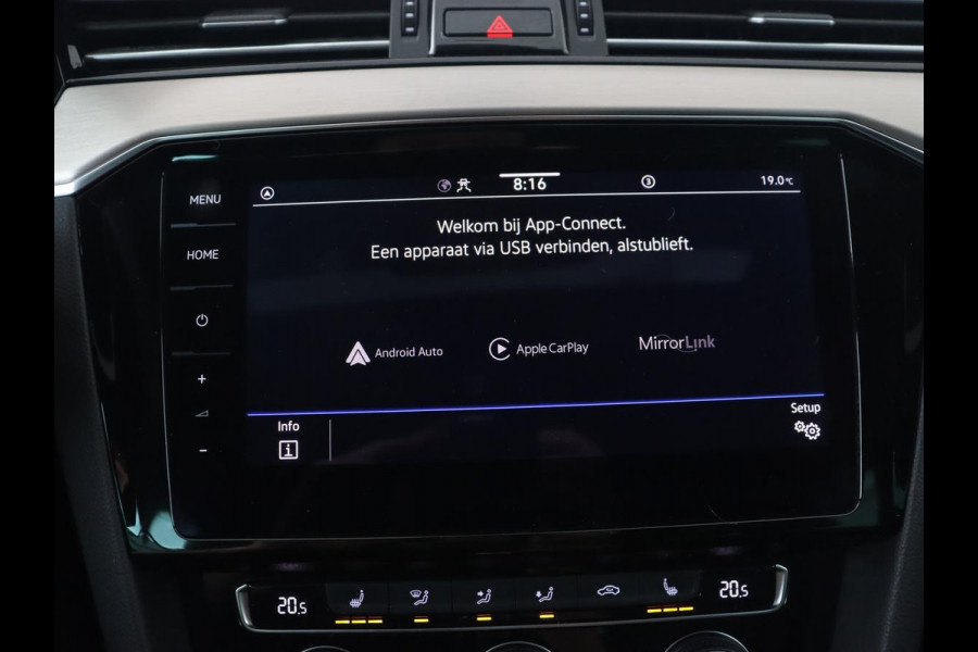 Volkswagen Passat 1.5 TSI Elegance Business R | Panoramadak | Stoelverwarming | Virtual Cockpit | Leder/Alcantara | Camera | Matrix LED | Carplay | Navigatie