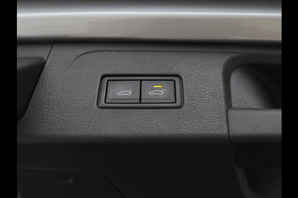 Volkswagen Passat 1.5 TSI Elegance Business R | Panoramadak | Stoelverwarming | Virtual Cockpit | Leder/Alcantara | Camera | Matrix LED | Carplay | Navigatie