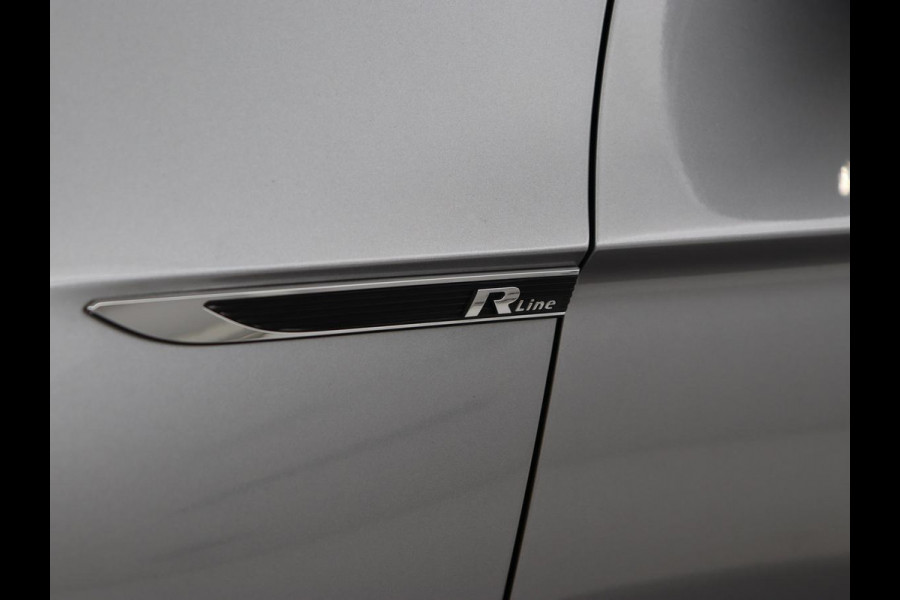 Volkswagen Passat 1.5 TSI Elegance Business R | Panoramadak | Stoelverwarming | Virtual Cockpit | Leder/Alcantara | Camera | Matrix LED | Carplay | Navigatie