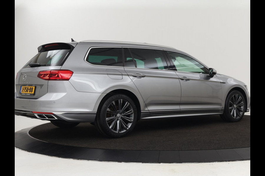 Volkswagen Passat 1.5 TSI Elegance Business R | Panoramadak | Stoelverwarming | Virtual Cockpit | Leder/Alcantara | Camera | Matrix LED | Carplay | Navigatie