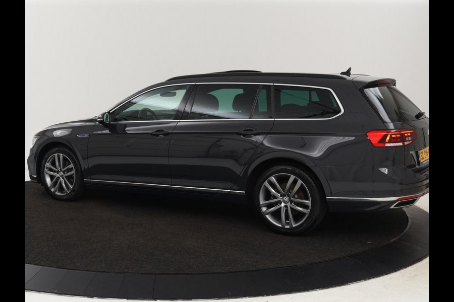 Volkswagen Passat 1.4 TSI PHEV GTE | Panoramadak | Trekhaak | Stoelverwarming | Camera | Massage | Matrix LED | Carplay | Navigatie | Adaptive cruise