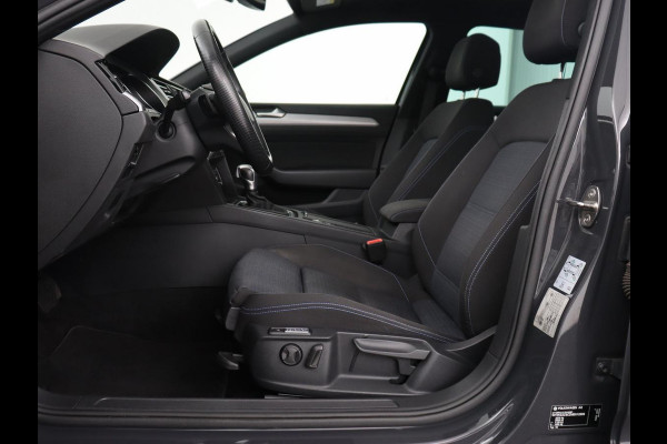 Volkswagen Passat 1.4 TSI PHEV GTE | Panoramadak | Trekhaak | Stoelverwarming | Camera | Massage | Matrix LED | Carplay | Navigatie | Adaptive cruise